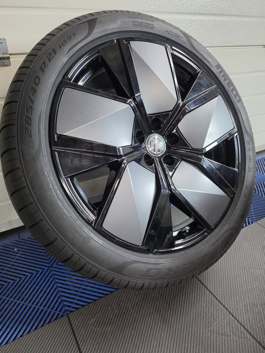 Оригинални VW TOUAREG R-LINE 21” LEEDS + PIRELLI P ZERO