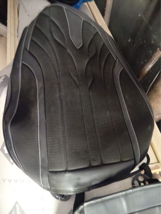 Продам чехлы на Хундай Санта -фе.