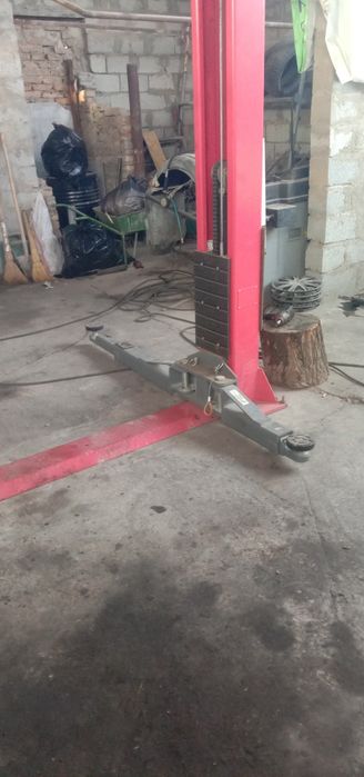 Д ля СТО подъемник стойка прес