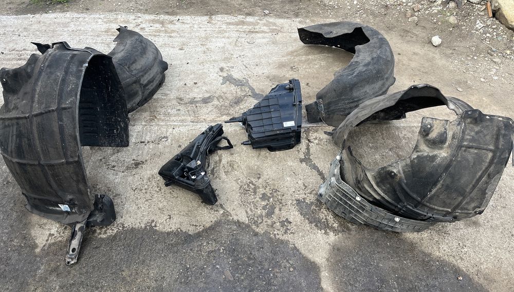 Carenaj / Carcasa filtru aer / Vas lichid parbriz Audi Q5 FY