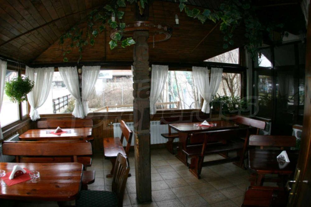 Дава се под наем Заведение в Банско - 500 кв.м за 1250 € - Снимка #3