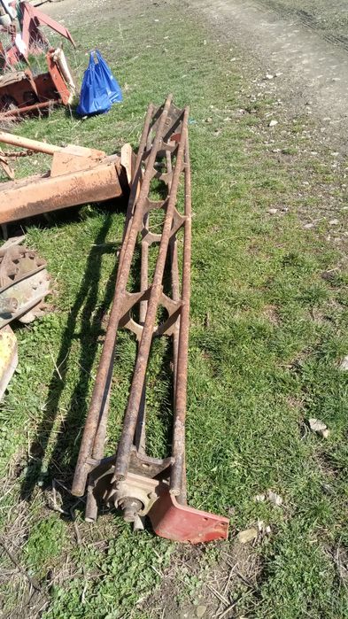 Ax cu suport freza agricola de pământ feraboli