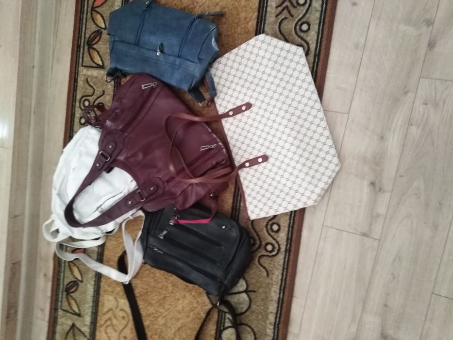 Запазени дамски чанти по 10евро