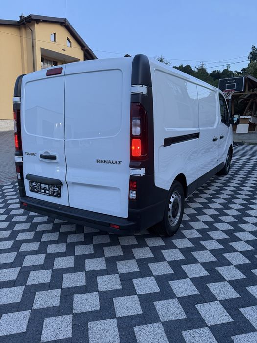 RENAULT Trafic 2023 — imagine 3