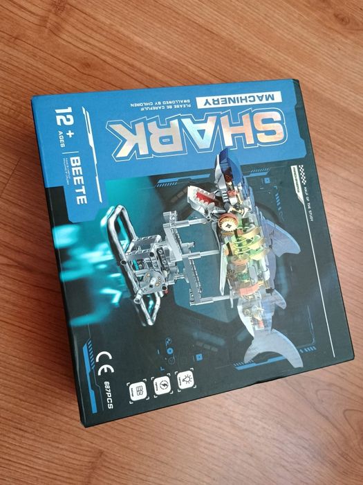 Set de blocuri de constructie cu rechin mecanic