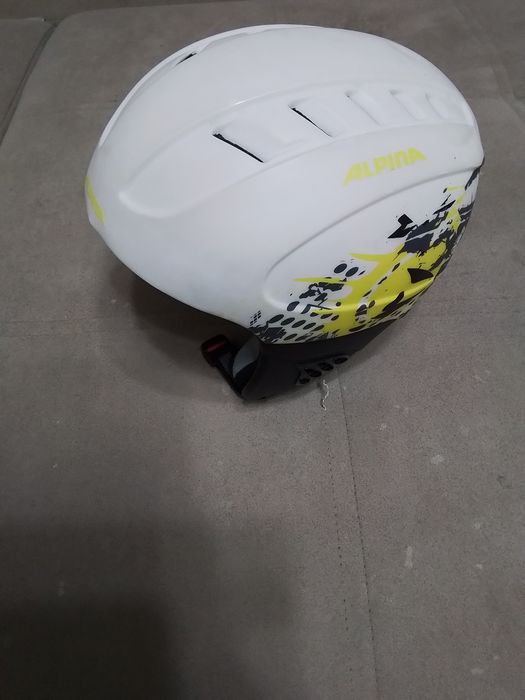 Белый шлем для лыж и сноубордов