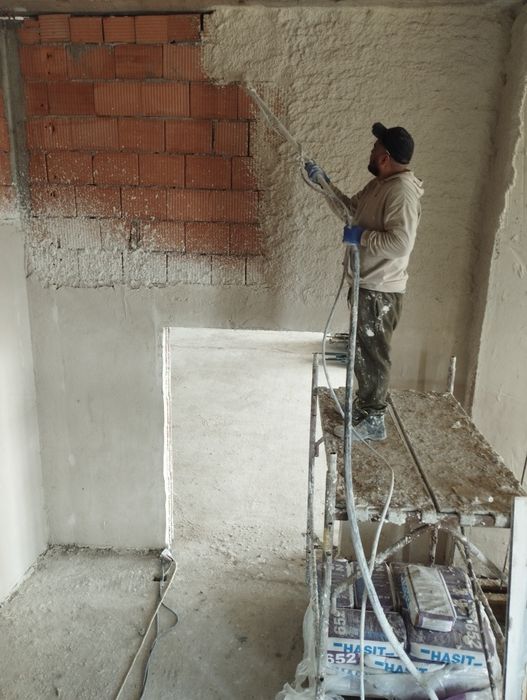 Execut tencuială mecanizata var ciment și ipsos