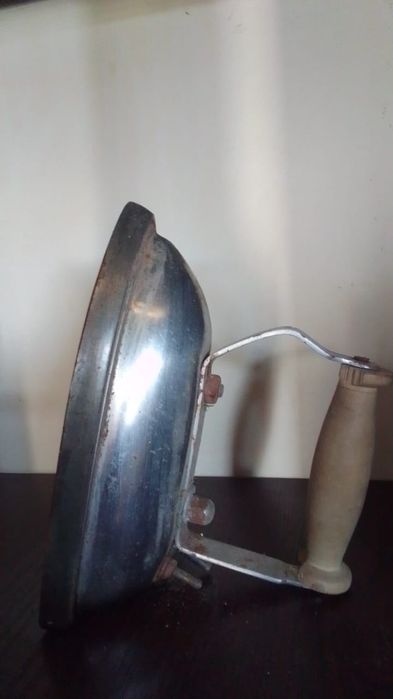 Продам утюг старый