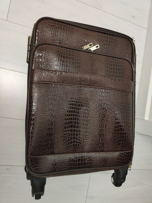 Чемодан новый размер s.