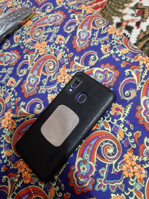 Самсунг А40 сатылады