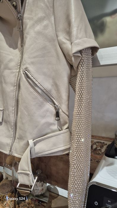 Geaca scurtă stare impecabilă