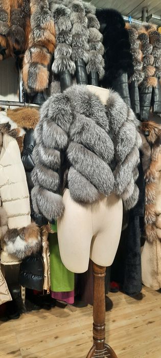 сезонно намаление на дамски палта от естествен косъм лисица