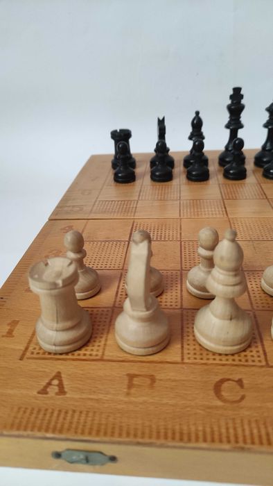 Шах с дървени фигури 35 х 35 см