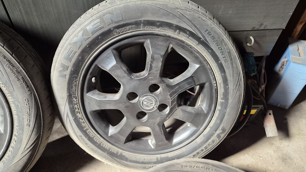 Оригинални джанти Opel 4x100 / 6Jx15 ET49 с гуми Nexen 195/60 R15