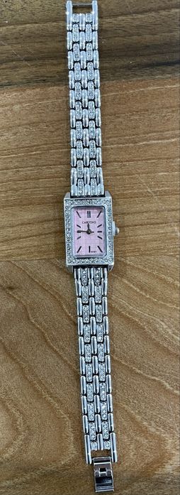 **НОВИ** Дамски луксозни часовници с инкрустирани кристали