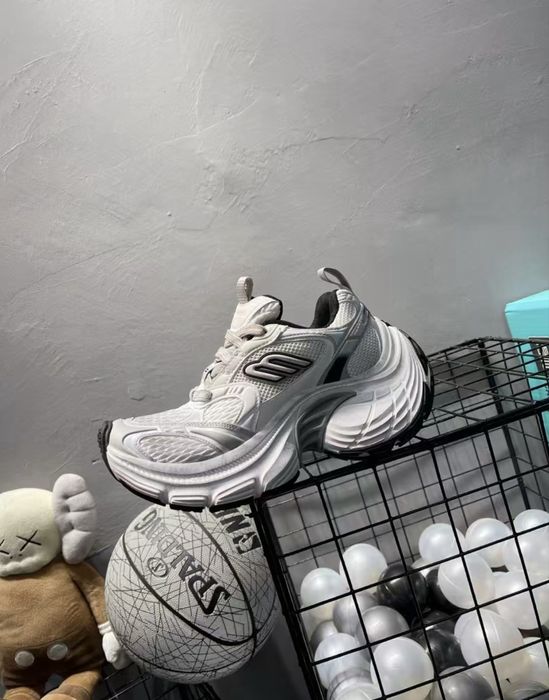Продам кроссовки balenciaga