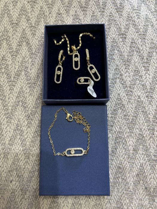 Набор бижутерии- серьги, кольцо, цепочка, браслет- новый