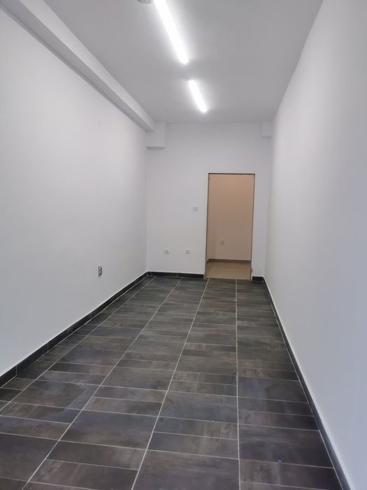 ПРОДАВАМ Търговско помещение