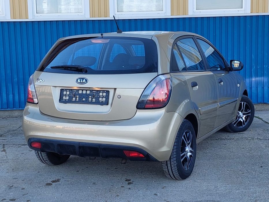Kia Rio 2011  e5  1.4 (Benzina) 170000 Carte service  2 Chei