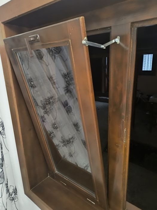 Uși și geamuri din lemn masiv vopsite feronerie kieder sticla de termo