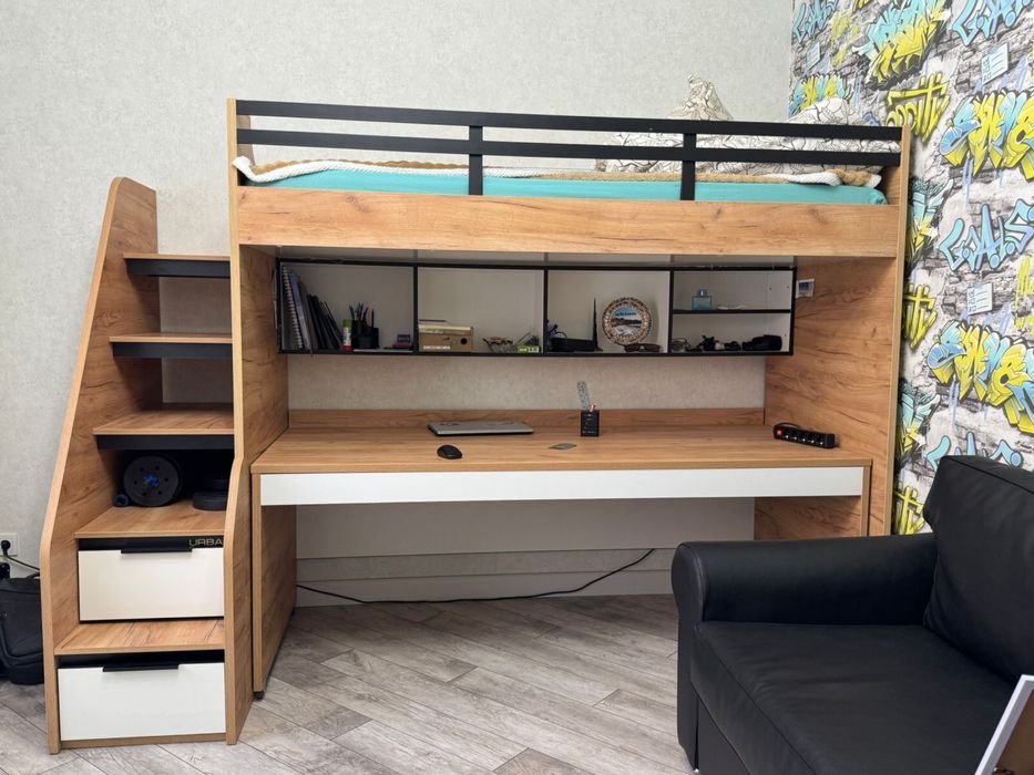 Продам кровать+стол