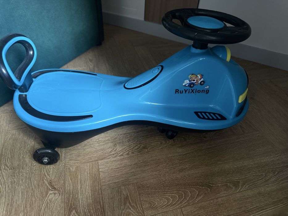 Машина детский трехколесный