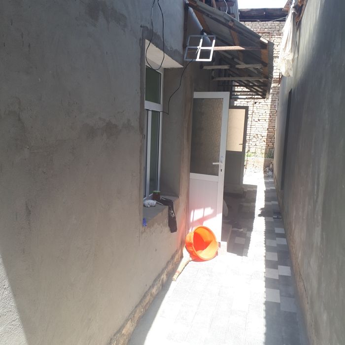 4 Сотих ховли сотилади.