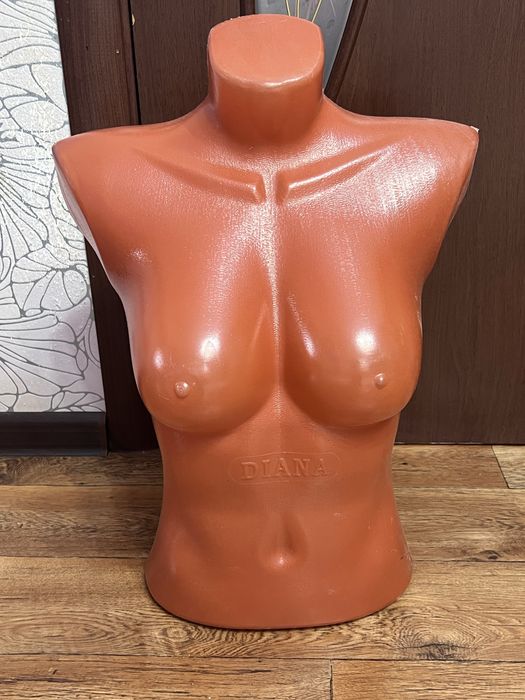 Киім кигізуге арналған монекен дене