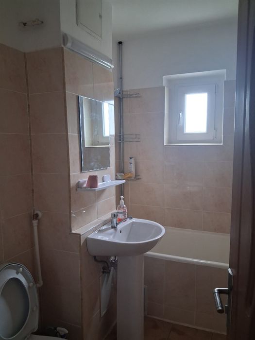 Proprietar inchiriez apartament 2 camere Navodari str Randunelelor 0742019750