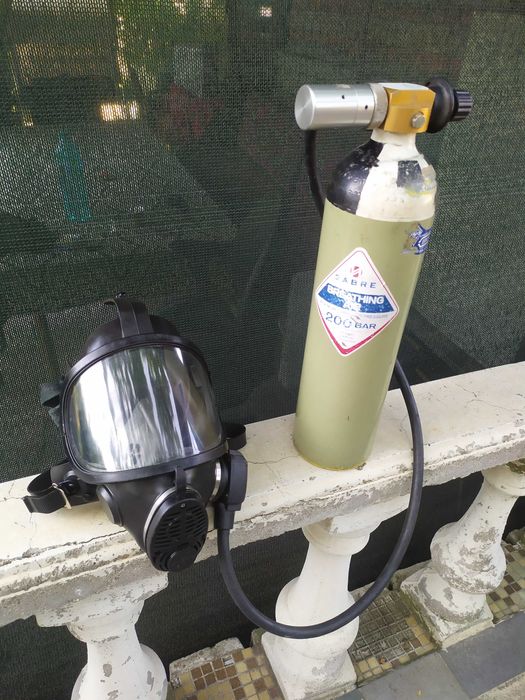 Респиратор , комплекта за евакуация  ,оцеляване със сгъстен въздух .