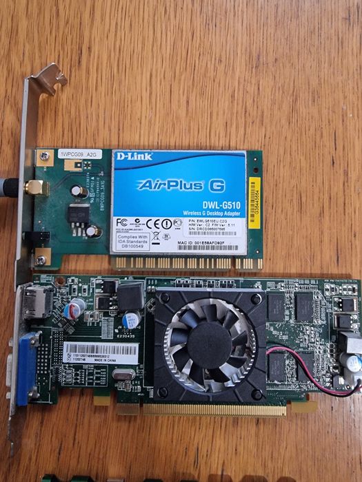 Placa video placa de retea wireless si memorii