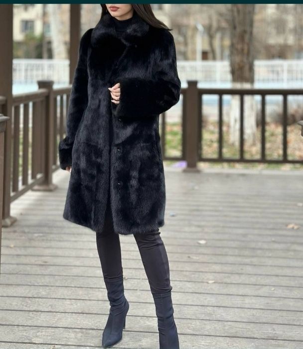Итальянская норковая шуба не путать с Китаем.Английский воротникикарны