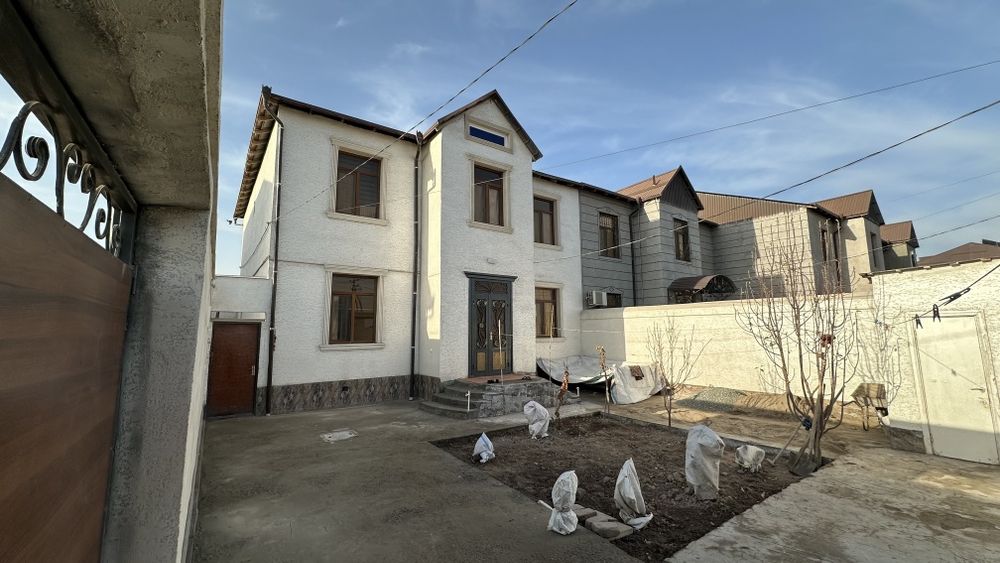 Урганч туманида икки қаватли уй сотилади.