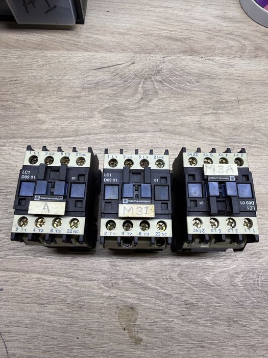 Прекъсвачи / Контактори