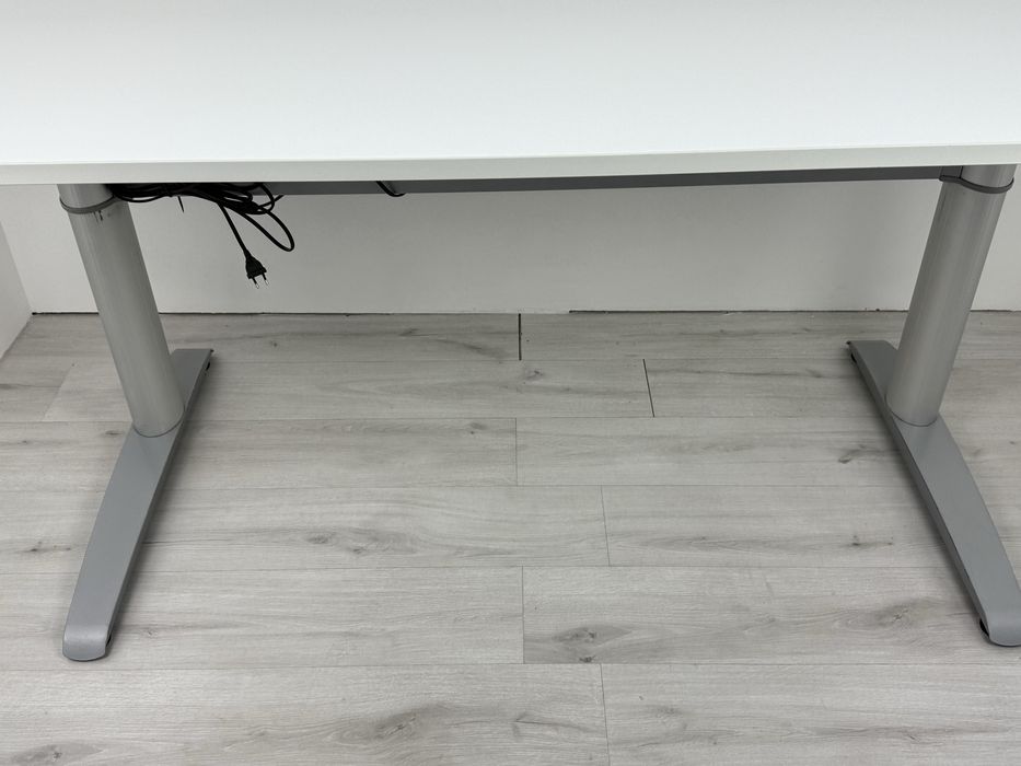 Бюро електрическо регулируем подходящо за домашен офис и бизнес среда