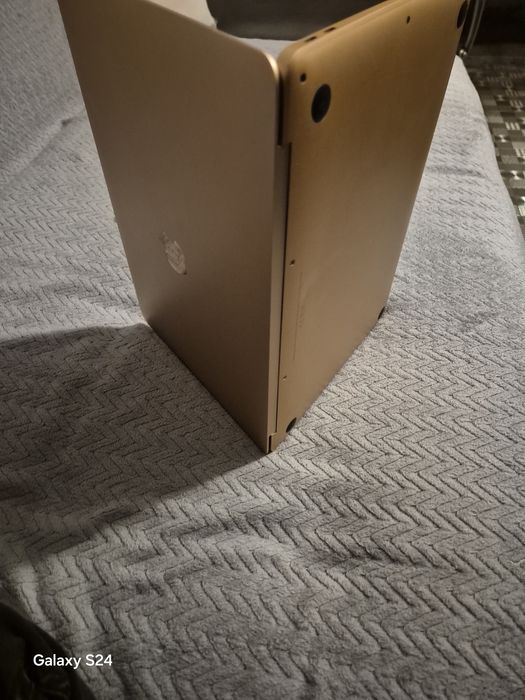 Vand leptop Apple auriu rose