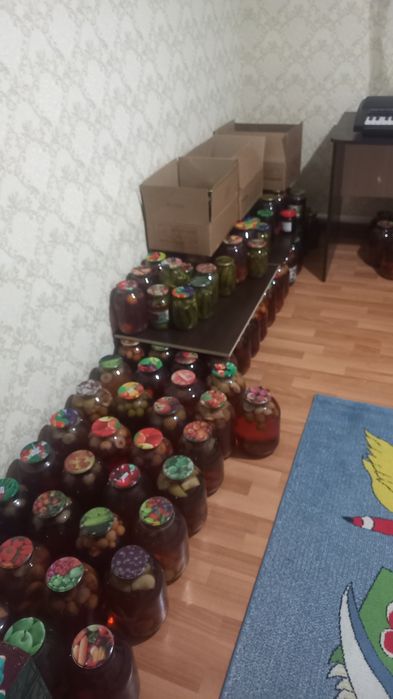 Компот,салаты,огурцы,помидор,варенье