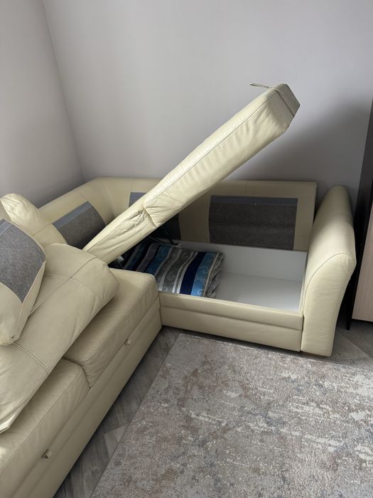 Диван угловой , кресло.