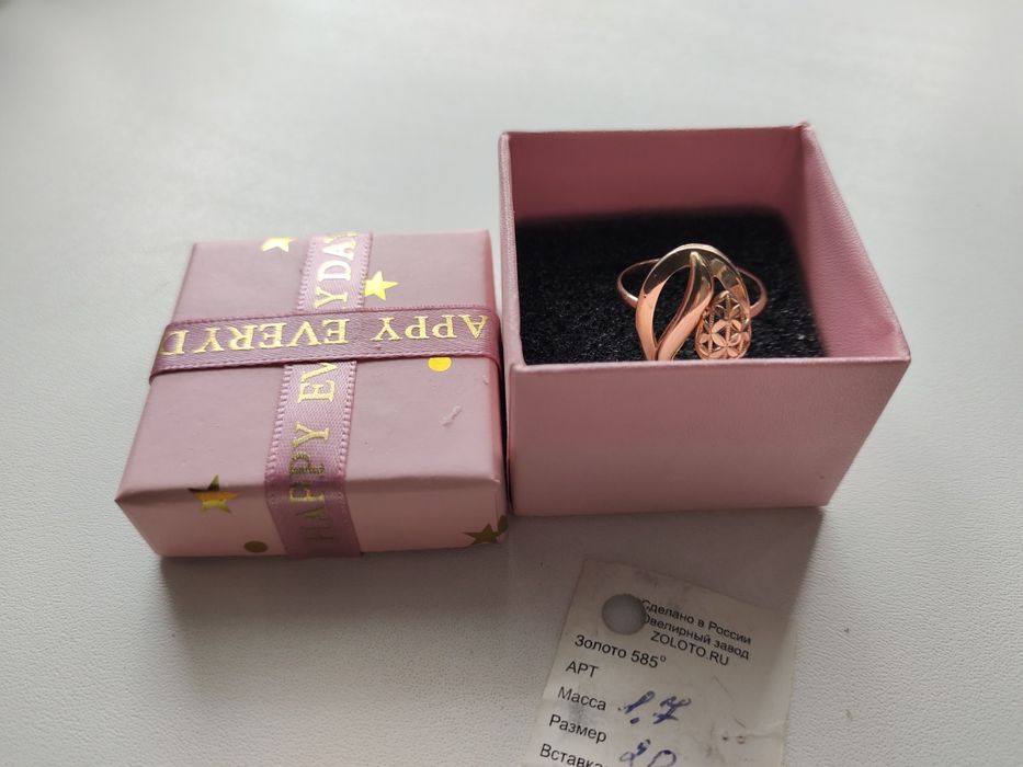 Продам золотои кольцо