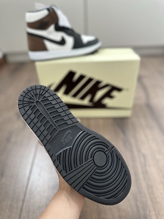 Adidasi Jordan 1 Retro Hugh OG Dark Mocha |Model NOU Adidasi Unisex