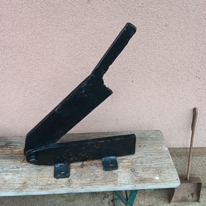 Ghilotină "foarfeca tablă" .