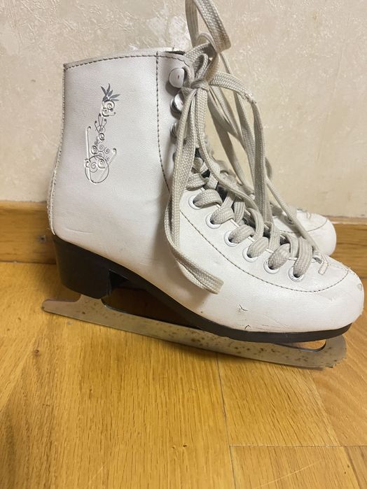 Vând patine mărimea 33