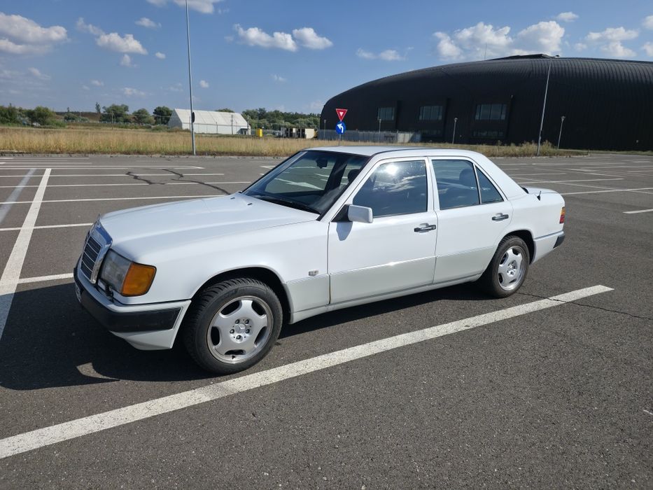 Mercedes-Benz W124