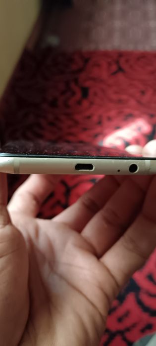 Телефон Самсунг.