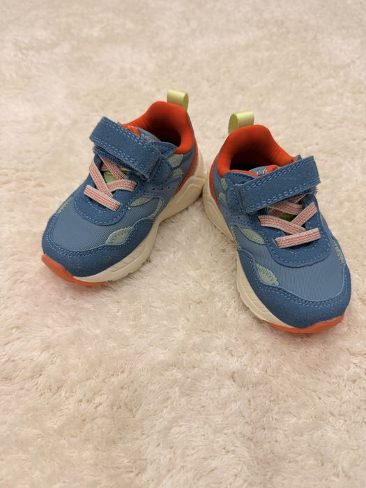 Детские кроссовки