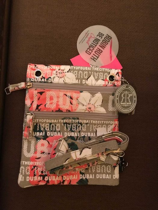 Продавам чисто нова маркова чантичка за през рамо