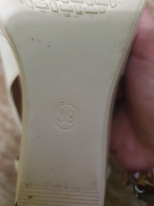 Светло Бежови обувки с ток