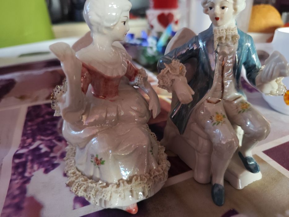 Статуетка кон с изправени крака