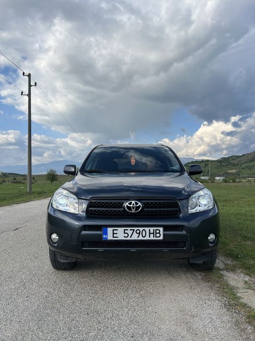 Toyota RAV4 2.0 – надежден SUV