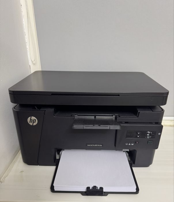 HP LaserJet MFP 125a принтер МФУ 3 в 1 в идеальном состоянии
